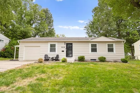 9219 W 100th St, Overland Park, KS 66212