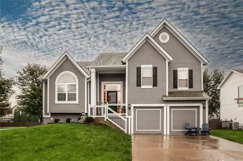 7807 NE 112th St, Kansas City, MO 64157
