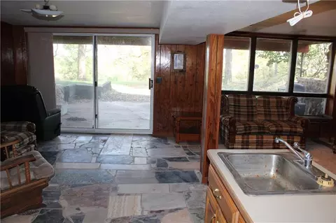Living - 11 Spruce St, Greenfield, MO 65661 photo 7 of 12