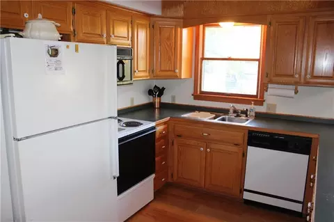 Kitchen - 11 Spruce St, Greenfield, MO 65661 photo 2 of 4