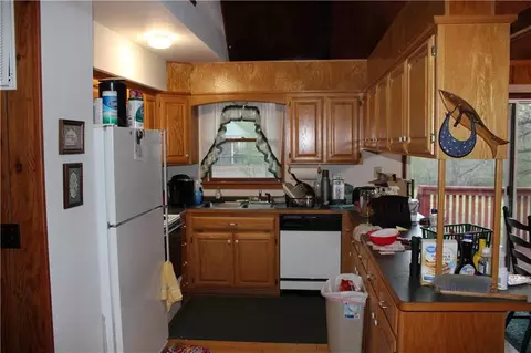 Kitchen - 11 Spruce St, Greenfield, MO 65661 photo 4 of 4