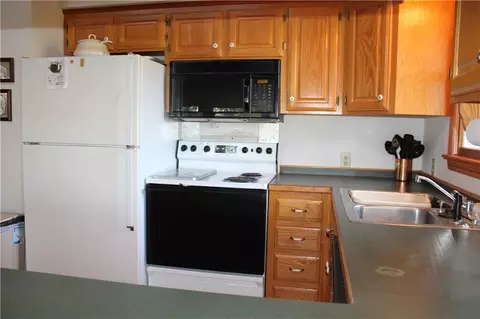 Kitchen - 11 Spruce St, Greenfield, MO 65661 photo 3 of 4