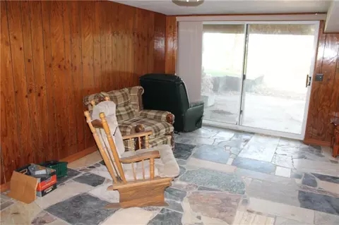 Living - 11 Spruce St, Greenfield, MO 65661 photo 6 of 12