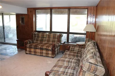 Living - 11 Spruce St, Greenfield, MO 65661 photo 4 of 12