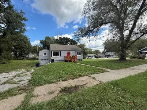 6741 Agnes Ave, Kansas City, MO 64132