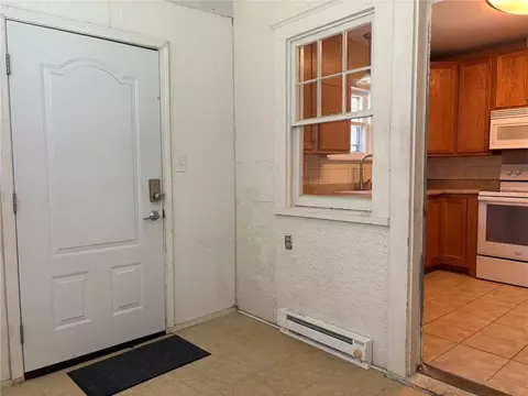 Entry Way - 2244 Eugene Field Ave, Saint Joseph, MO 64505 photo 2 of 2