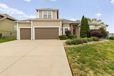 23716 W 52nd Ter, Shawnee, KS 66226