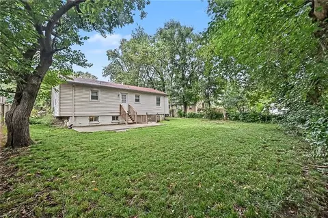 Exterior - 2425 S Lees Summit Rd, Independence, MO 64055 photo 2 of 4