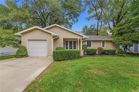 2230 W 71st St, Prairie Village, KS 66208
