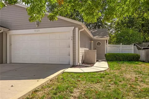 1521 E 123rd St, Olathe, KS 66061