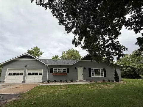 3700 NE 43rd St, Kansas City, MO 64117