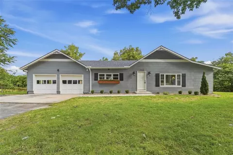 3700 NE 43rd St, Kansas City, MO 64117