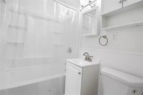 Bath - 12007 E 48th St S, Independence, MO 64055 photo 1 of 3