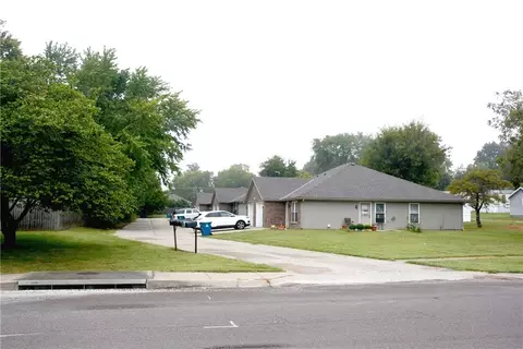 305-07 09 Mason St, Odessa, MO 64076 photo 2