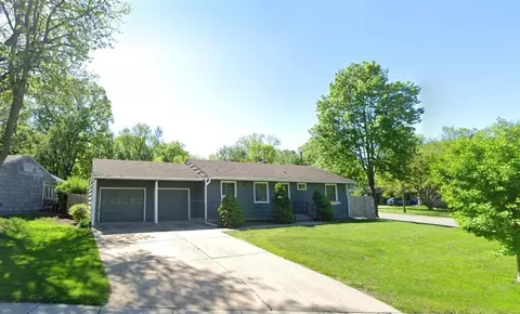 3209 W 72nd St, Prairie Village, KS 66208