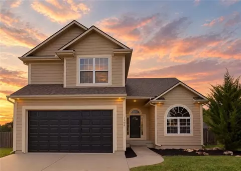1306 Thomas Dr, Louisburg, KS 66053