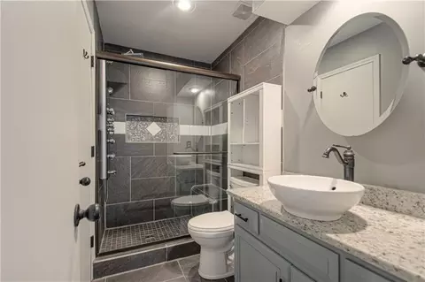 Bath - 8533 Hall St, Lenexa, KS 66216 photo 3 of 5