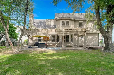 Exterior - 8533 Hall St, Lenexa, KS 66216 photo 7 of 9