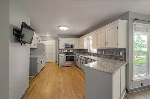 Kitchen - 8533 Hall St, Lenexa, KS 66216 photo 3 of 5