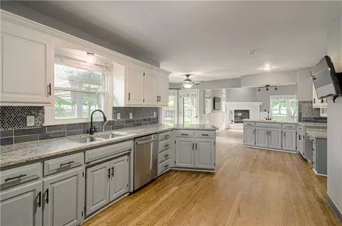 Kitchen - 8533 Hall St, Lenexa, KS 66216 photo 5 of 5