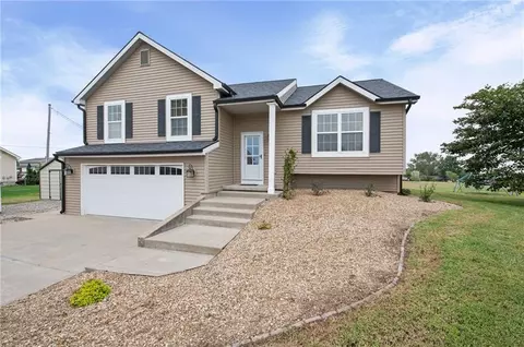 15150 Roger Rd, Leavenworth, KS 66048