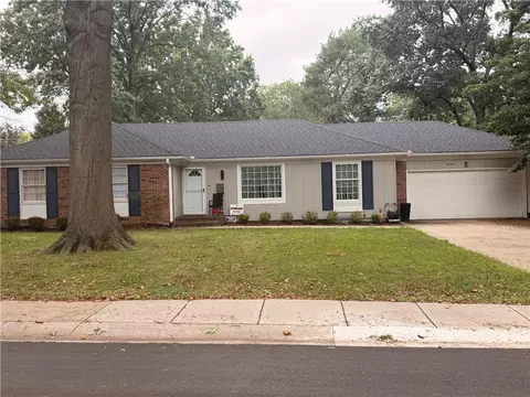 8248 Reeds Rd, Prairie Village, KS 66208