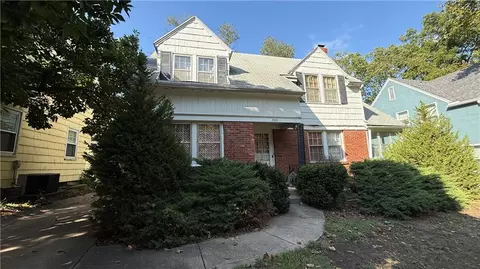 306 Meyer Blvd, Kansas City, MO 64113