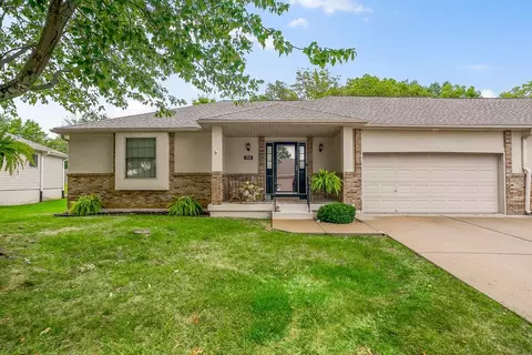 2413 SW Richwood Cir, Blue Springs, MO 64015
