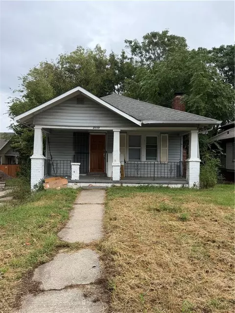 2210 E 69th St, Kansas City, MO 64132