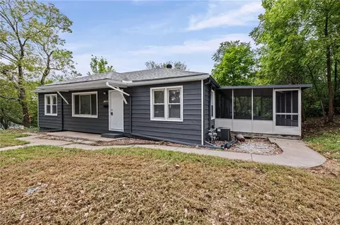 Exterior - 11400 E 11th St, Independence, MO 64054 photo 4 of 12