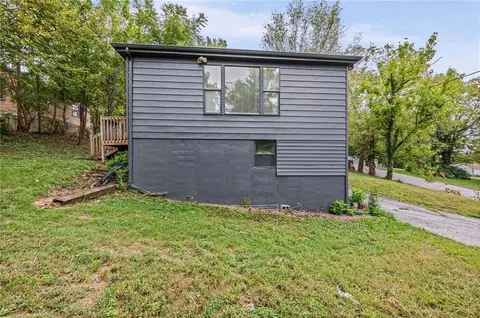 Exterior - 11400 E 11th St, Independence, MO 64054 photo 6 of 12