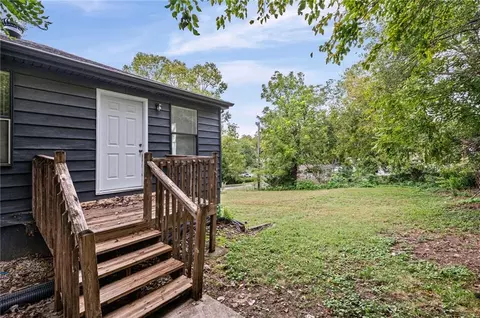 Exterior - 11400 E 11th St, Independence, MO 64054 photo 5 of 12