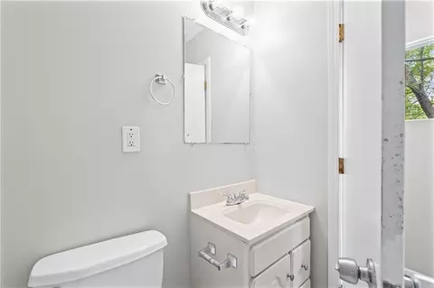 Bath - 11400 E 11th St, Independence, MO 64054 photo 2 of 3