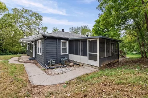 Exterior - 11400 E 11th St, Independence, MO 64054 photo 10 of 12