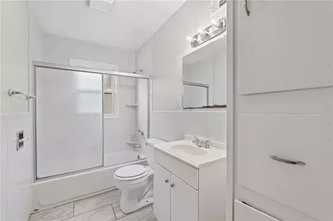 Bath - 11400 E 11th St, Independence, MO 64054 photo 1 of 3