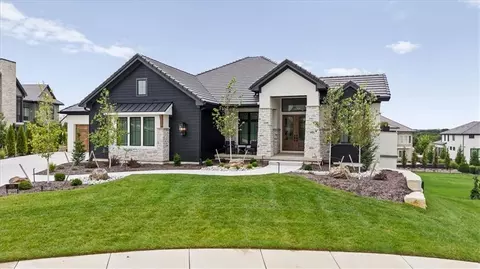 3205 W 149th St, Overland Park, KS 66224