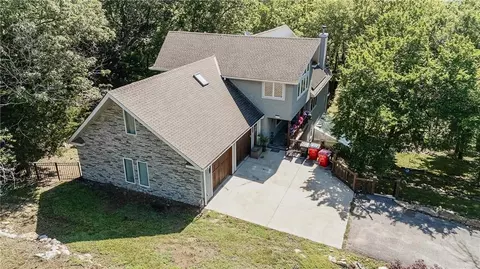 Exterior - 2323 S Crenshaw Rd, Independence, MO 64057 photo 6 of 6