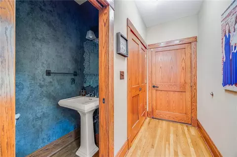 Entry Way - 2323 S Crenshaw Rd, Independence, MO 64057 photo 2 of 9