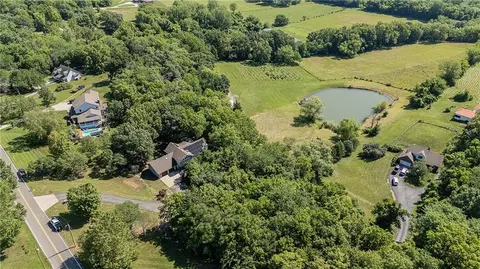 View/Area - 2323 S Crenshaw Rd, Independence, MO 64057 photo 3 of 5