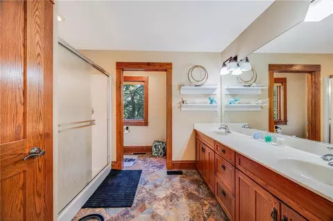 Bath - 2323 S Crenshaw Rd, Independence, MO 64057 photo 2 of 4