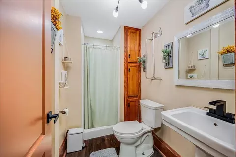Bath - 2323 S Crenshaw Rd, Independence, MO 64057 photo 4 of 4