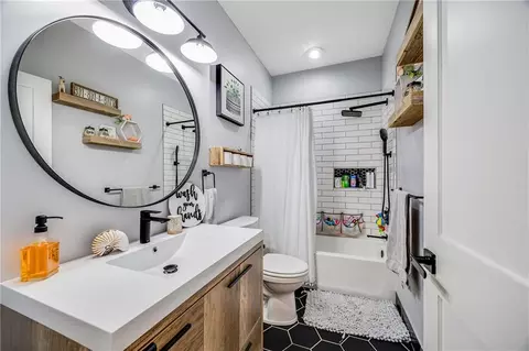 Bath - 2323 S Crenshaw Rd, Independence, MO 64057 photo 1 of 4