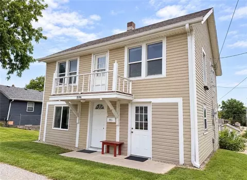 215 W 8th St, Maryville, MO 64468