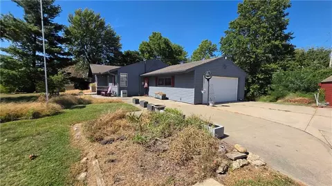 26 Hillcrest Dr, Platte City, MO 64079