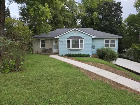3010 Cates St, Kansas City, MO 64117
