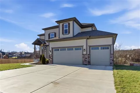 Exterior - 308 E Oak St, Lone Jack, MO 64070 photo 5 of 6