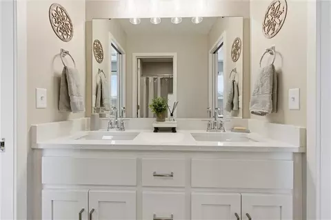 Bath - 308 E Oak St, Lone Jack, MO 64070 photo 4 of 5