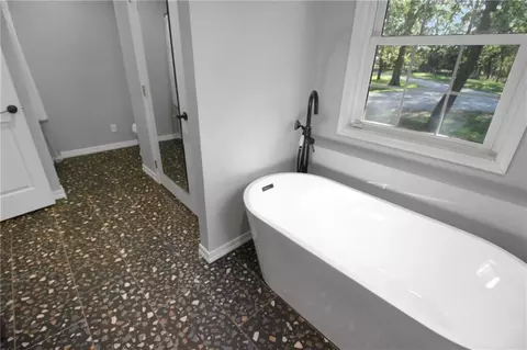 Bath - 588 21500 Rd, Cherryvale, KS 67335 photo 2 of 4