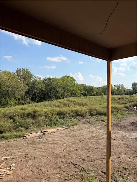 Exterior - 833 Reed Dr, Raymore, MO 64083 photo 3 of 4