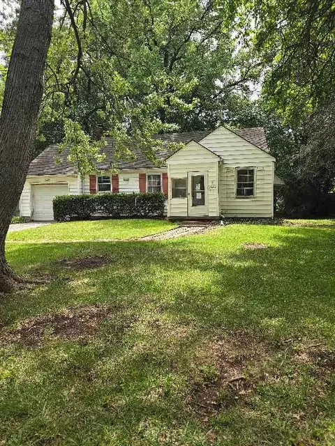 2305 W 73rd St, Prairie Village, KS 66208